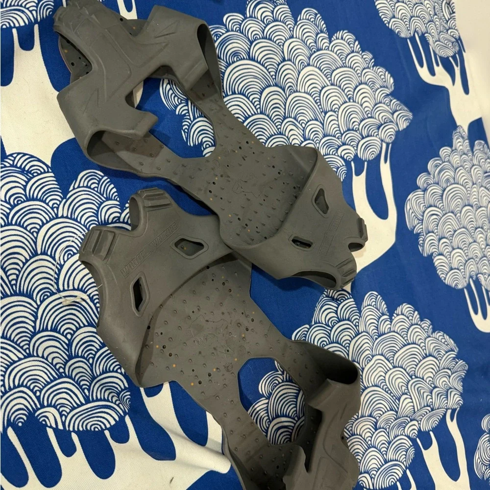 WINTER WALKING SLIP ON
